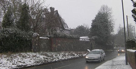 © Robert Rotifer Verschneite Straße in Canterbury